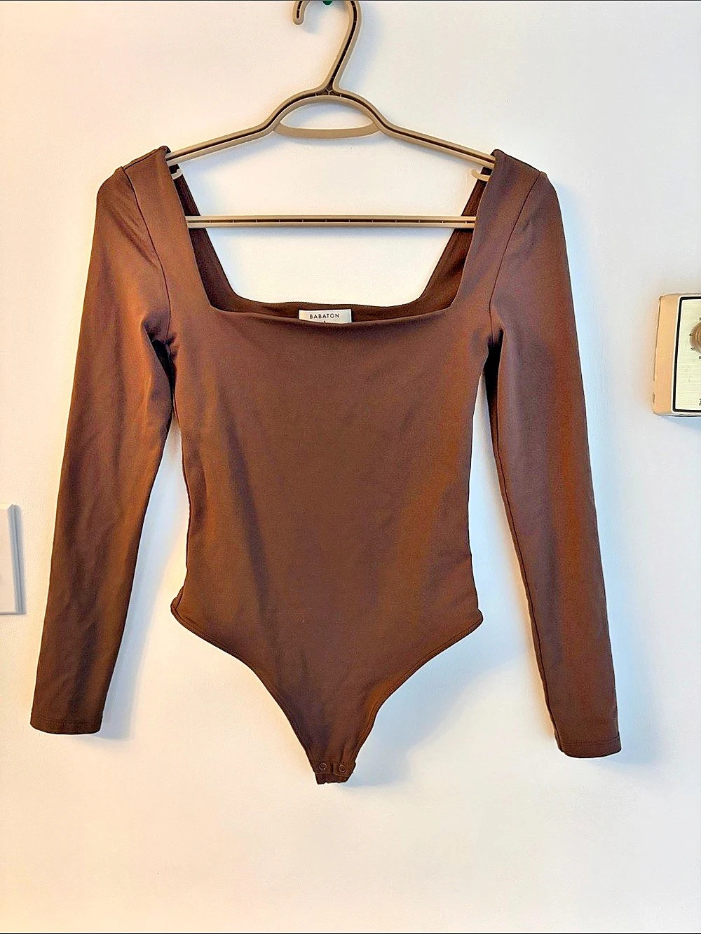 Babaton Contour Squareneck Longsleeve Bodysuit Brown, Small